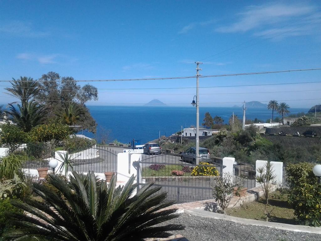 Case Vacanze Villa Lory Malfa  Luaran gambar